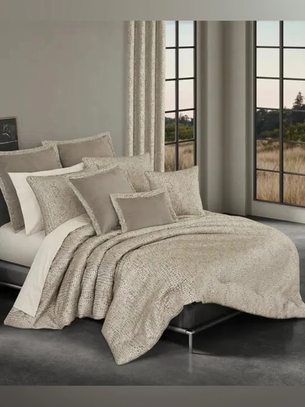 . Queen New York Habitat Comforter Set - Full - Queen NWT